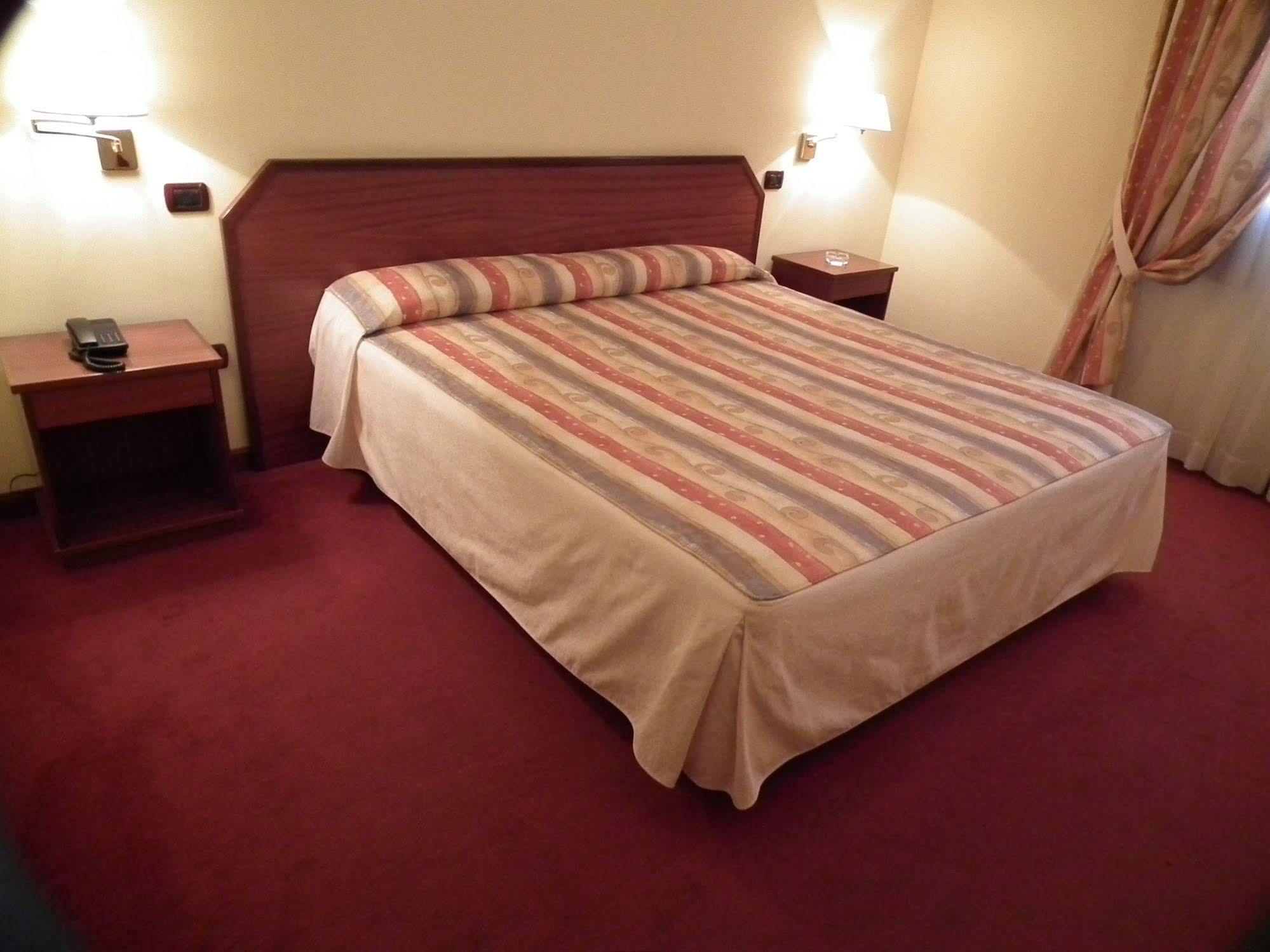Luz Hotel Харо Екстериор снимка