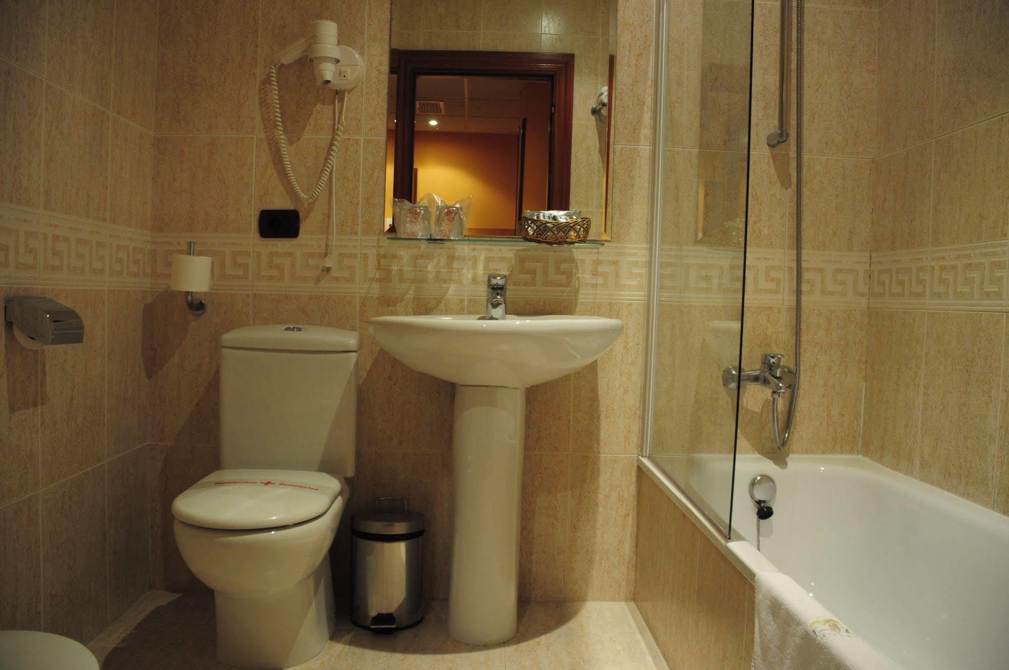 Luz Hotel Харо Екстериор снимка