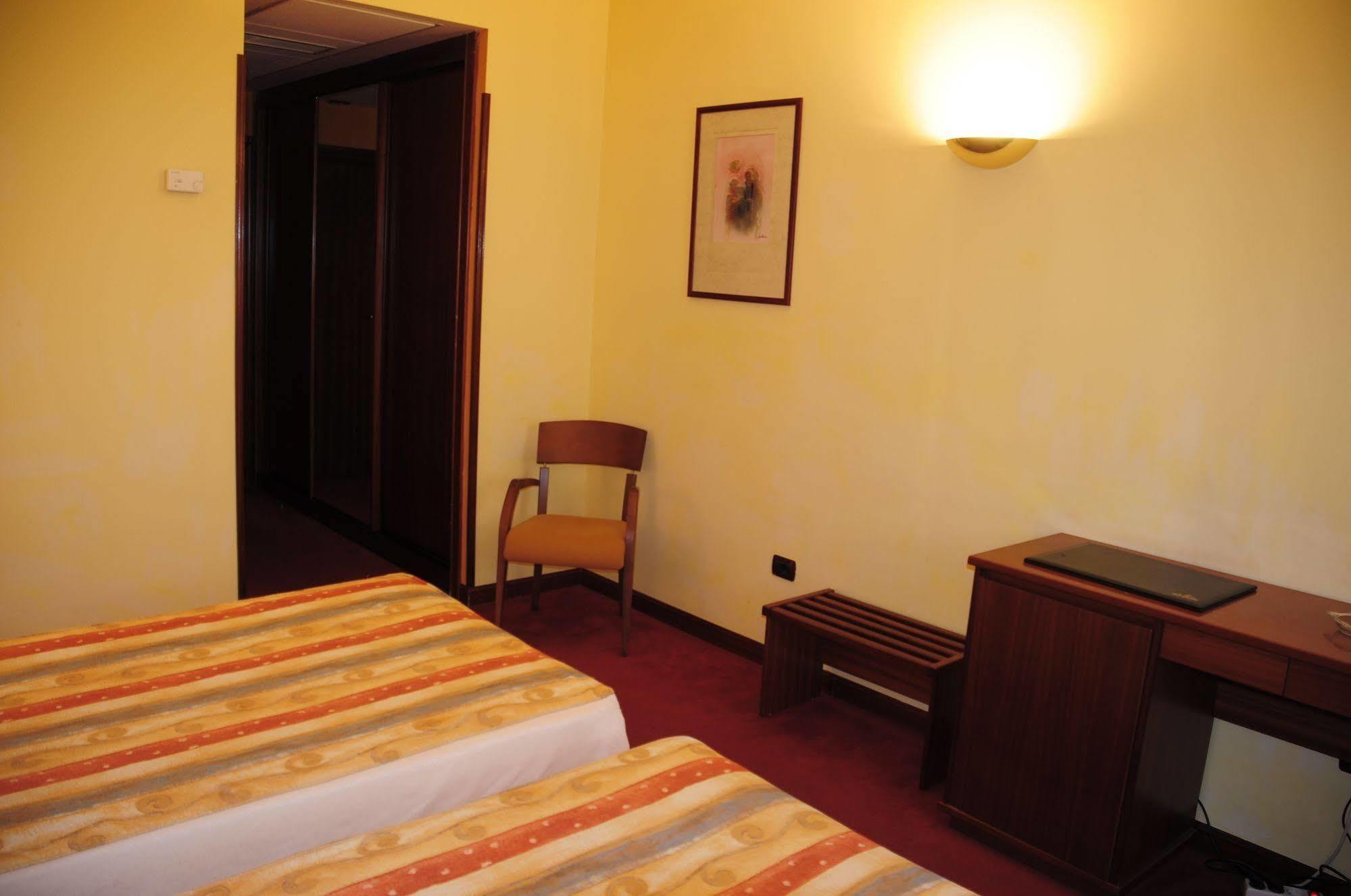 Luz Hotel Харо Екстериор снимка