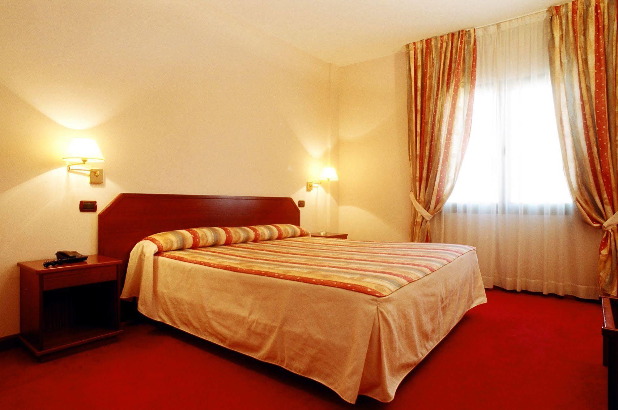 Luz Hotel Харо Екстериор снимка